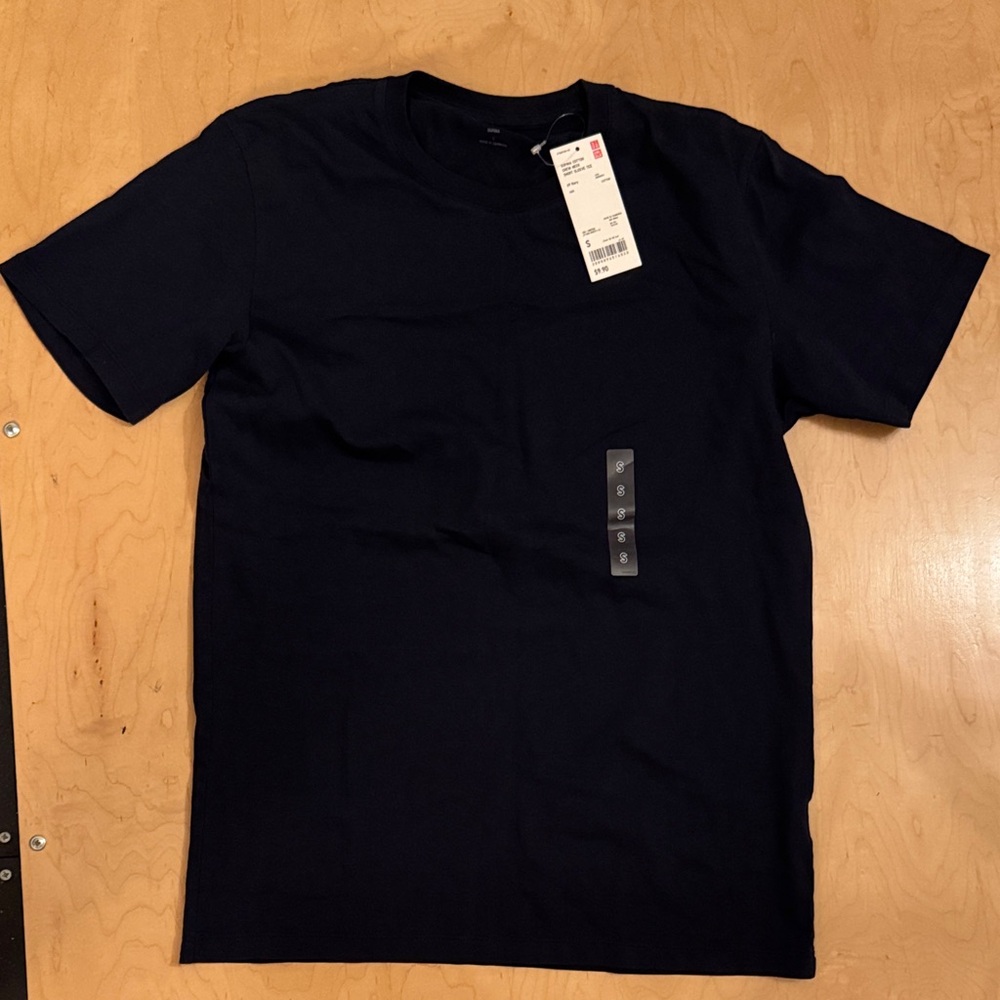 Uniqlo Men's Navy Short Sleeve Tee